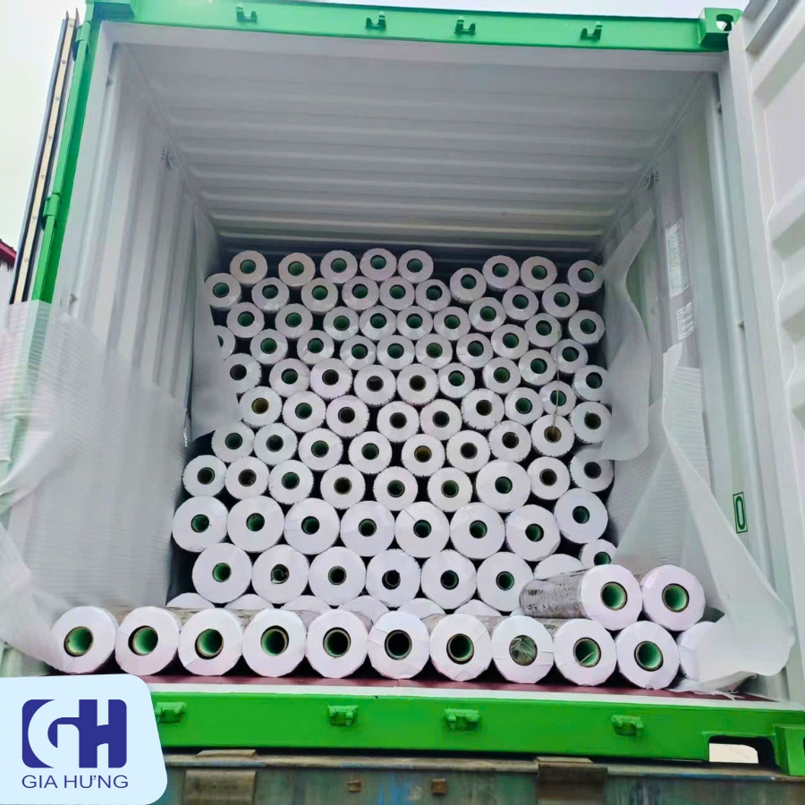 Lô cuộn nhựa khổ lớn cập bến kho Gia Hưng đầy đủ mẫu mã