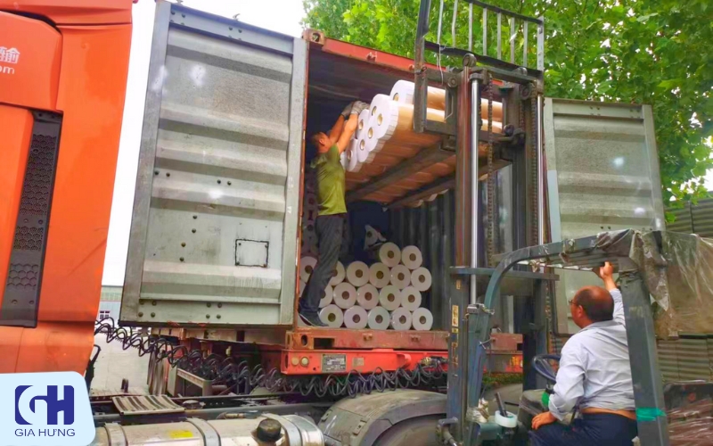 Cont màng nhựa khổ lớn đầy đủ mẫu mã cập bến kho Gia Hưng