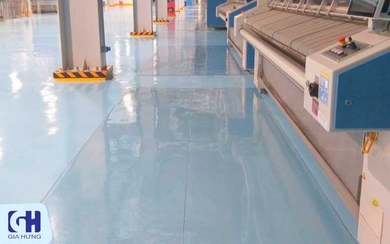 Tấm nhựa PVC trải sàn khu vực xưởng sản xuất sạch