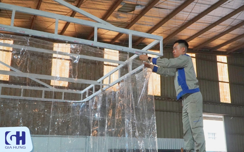 Thi công rèm bạt kéo cho khu vực kho xưởng sản xuất