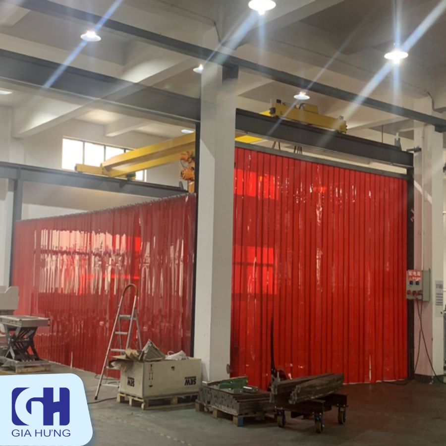 rèm nhựa màu đỏ