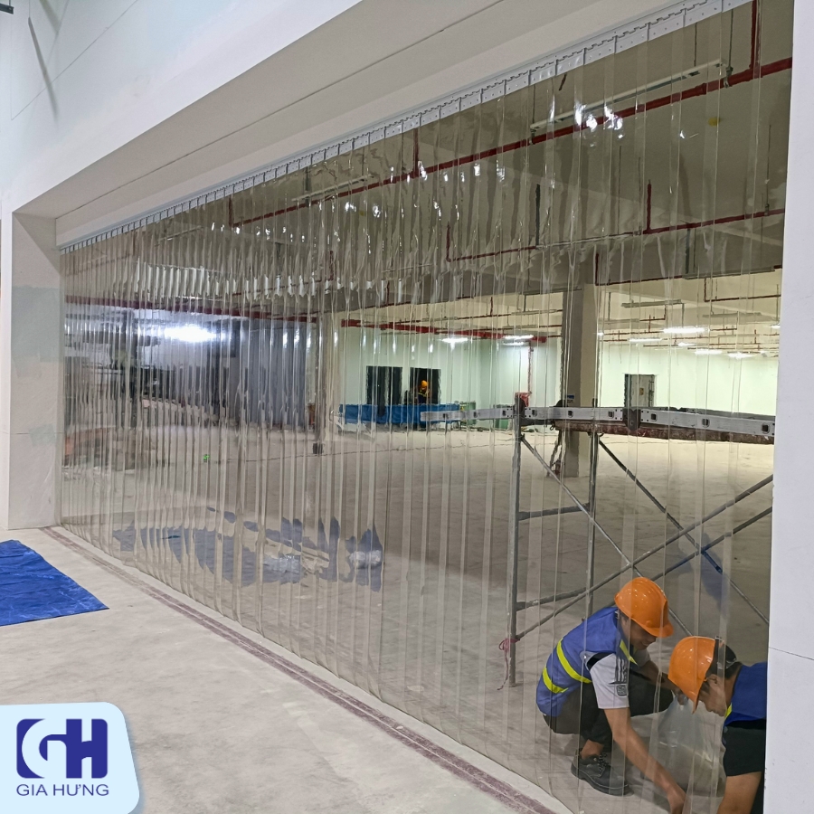 Cuộn nhựa trắng trong ứng dụng làm rèm nhựa PVC