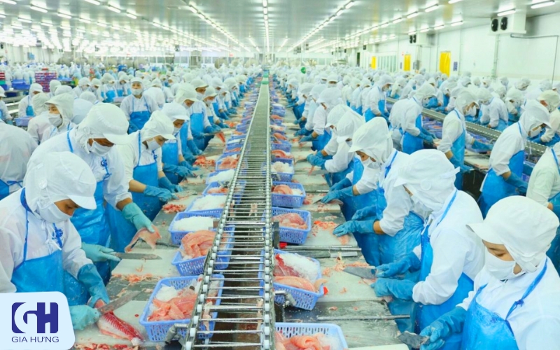 Sử dụng đầy đủ đồ bảo hộ trong quá trình sản xuất thực phẩm
