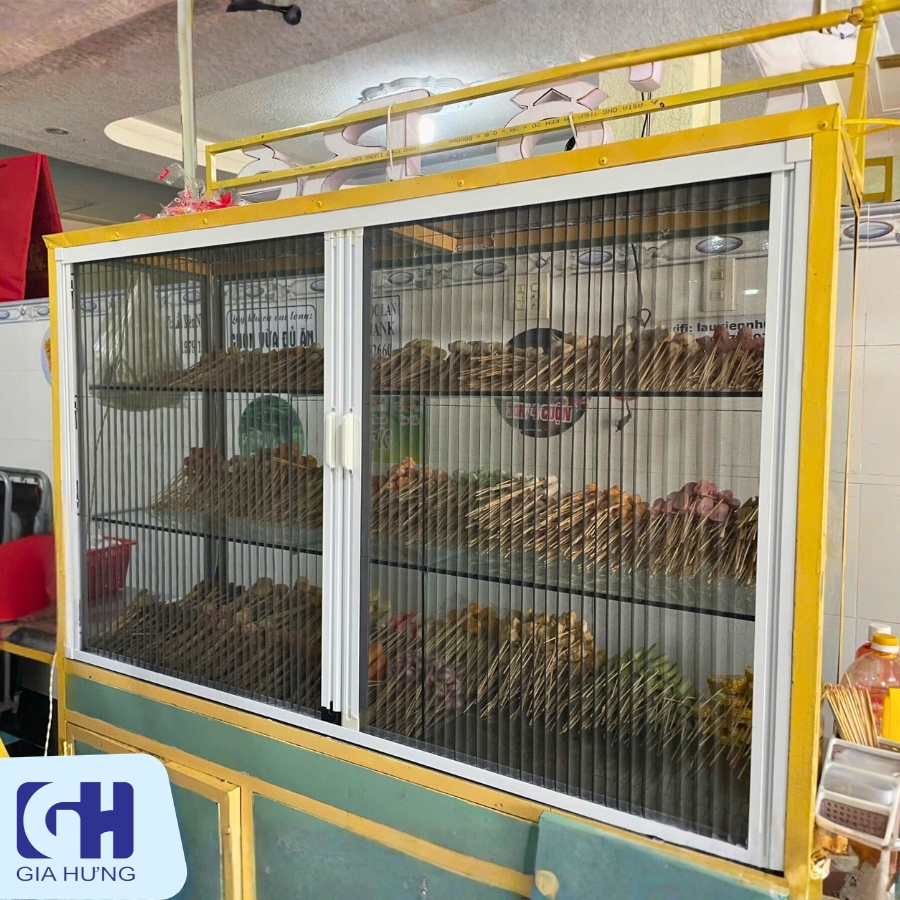 Cửa lưới chống muỗi lắp cửa xe bán đồ ăn nhanh vỉa hè