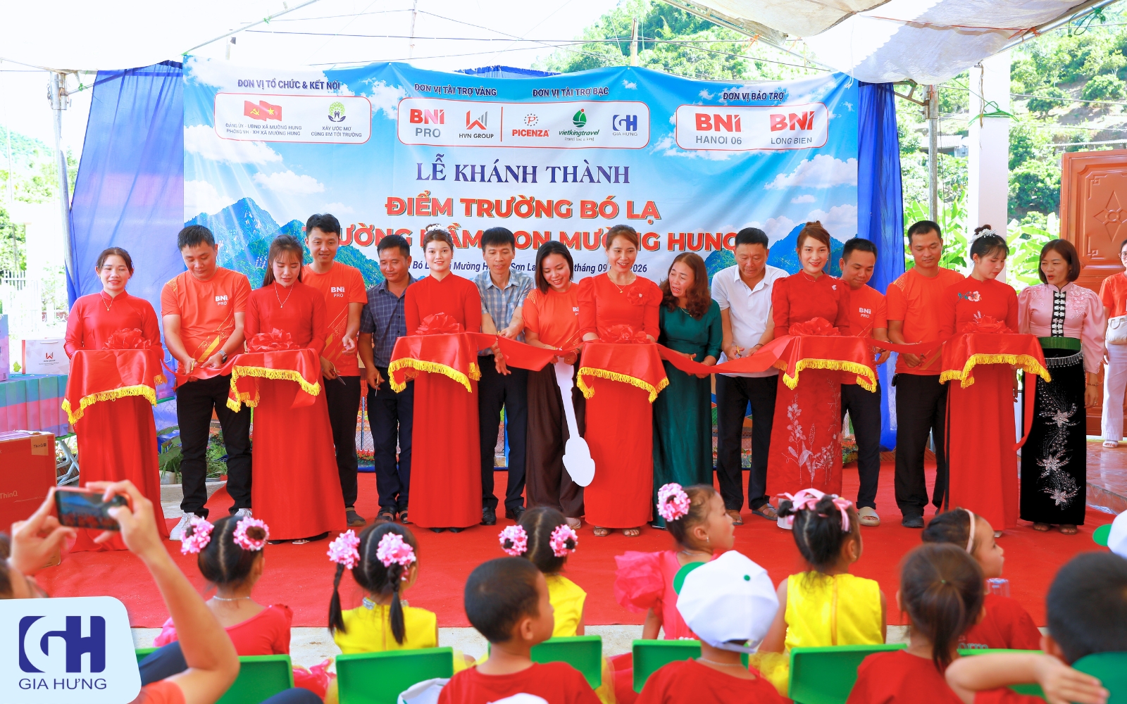 Lễ cắt băng khánh thành trường mầm non Mường Hung, bản Bó Lạ, tỉnh Sơn La