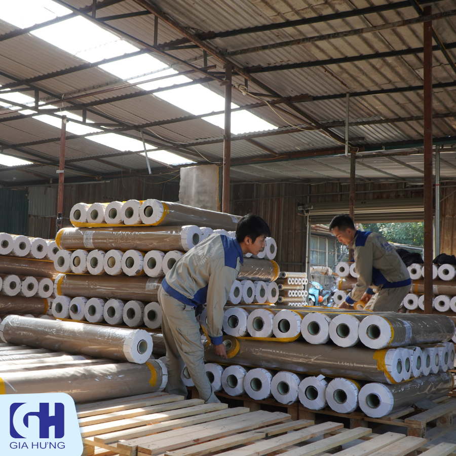 Màng nhựa PVC khổ lớn dùng để làm rèm che cửa nhà tắm