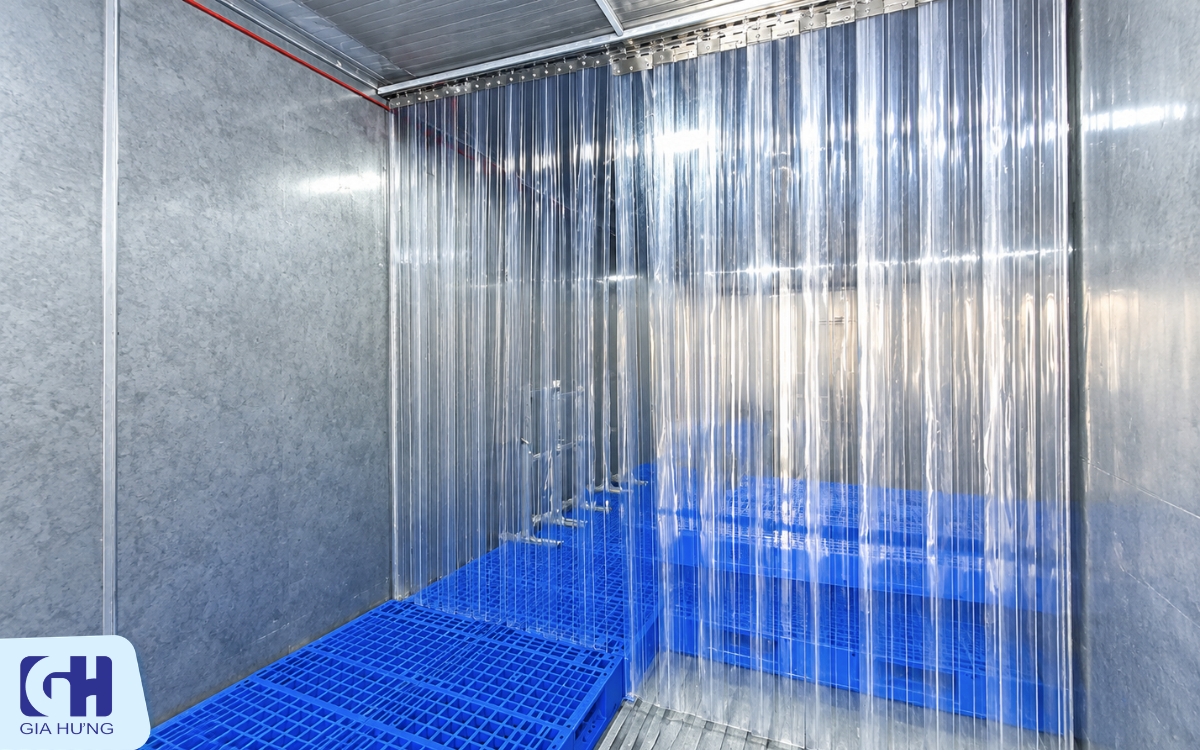 Rèm nhựa pvc gân sóng đôi lắp tại cửa kho hàng chứa hải sản
